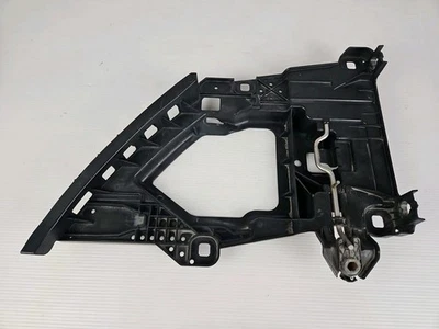 2015-2018 PORSCHE CAYENNE 958 FRONT RIGHT HEADLIGHT MOUNTING BRACKET 7P5941046B - Image 1 of 4