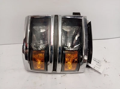 Passenger Right Headlight from 2015 Chevrolet Silverado 1500 11557577 - Image 1 of 4