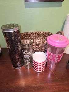 Lotto 4 oggetti da cucina tazza, tazza a nastro, barattolo, cesto in porcellana - Foto 1 di 17