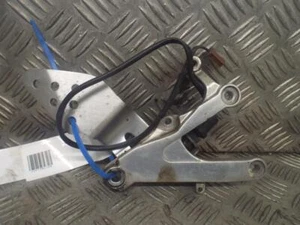 Yamaha YZF-R6 R6 5EB 1999-2002 Footrest Foot Rest Hanger Bracket - Picture 1 of 4