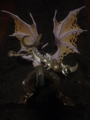 Figura Coleccionista World of Warcraft WOW Deluxe: Forma Demonio Illidan Stormrage  Foto 1 de 4