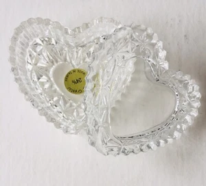 CRYSTAL CLEAR GLASS HEART SHAPED TRINKET Jewelry BOX W/LID 2.5" X 2.5"X1.25 - Picture 1 of 12