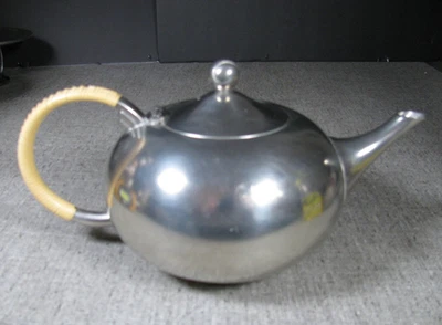 Tetera vintage MCM Royal Holland peltre KMD TIEL con mango envuelto ¡BONITA! Foto 1 de 4