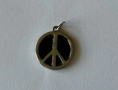 Colgante Letrero de la Paz Vintage Tono Plata y Esmalte Negro Estilo Retro Dije Foto 1 de 3