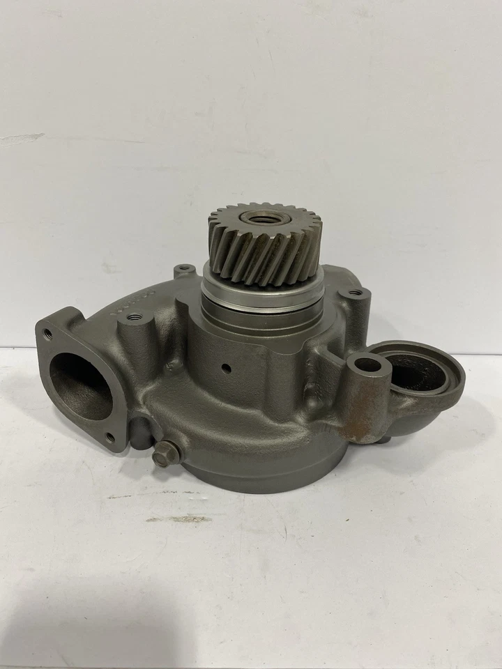 Водяной насос Volvo 9020575653 - Изображение 1 из 4