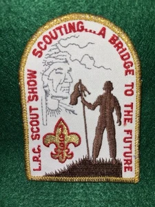 1991 LONGS PEAK COUNCIL SCOUT SHOW Patch SCOUTING... UN PONTE VERSO IL FUTURO - Foto 1 di 2