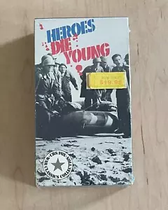 HEROES DIE YOUNG (1960) Sealed VHS CBS Fox World War 2 Action Drama Oil Field - Imagen 1 de 9