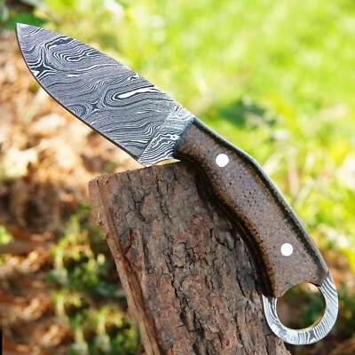 JM Damast-Jagdmesser, 150 Lagen handgeschmiedeter Stahl, Griff aus Walnussholz