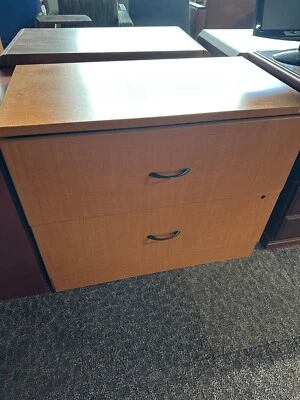 Archivador lateral 2 DR en laminado cereza claro / 36" x 20" x 29 1/2" H Foto 1 de 4