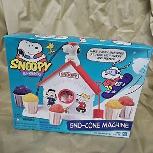 Peanuts Hasbro Snoopy Sno-Cone Machine Hasbro (c) 1999 Vintage Complete