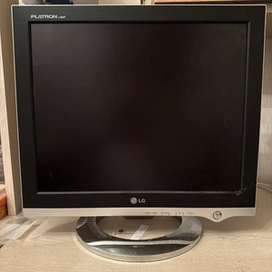 LG 1L20PQ LED Full HD PC MONITOR SCREEN. CROME STAND POWER - Picture 1 of 12