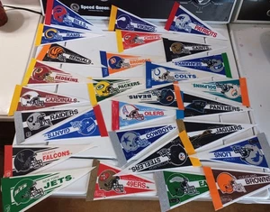 28 NFL Football Teams Mini Wimpel 9"x4" - Bild 1 von 12