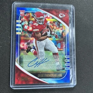 2020 Absolute Signatures Blue Spectrum 5 /20 Clyde Edwards-Helaire Auto RC - Picture 1 of 3