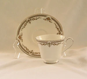 Juego de tazas y platillos Royal Doulton REPTON (H5057) ~ con adornos de platino ~ descontado ~ INGLATERRA - Imagen 1 de 2