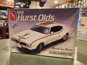 AMT - 1969 HURST OLDS - SCATOLA APERTA - SIGILLATA ALL'INTERNO - Foto 1 di 1