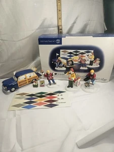 Department 56 Snow Village "Before The Big Game" Retired. Fußball. Heckklappe - Bild 1 von 15