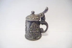 FINGERHUT ZINN NIKOLAUS GISH & LOGO DEKORATIVER KRUG & TOP HEBT SICH - Bild 1 von 6
