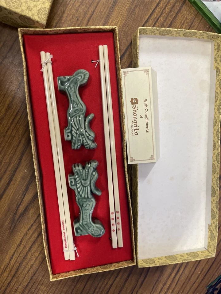 Редкий Shangri La Hotel Сингапур Палочка для Рубки Клейтан Керамика Дракон - Изображение 1 из 4