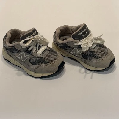 Zapatos deportivos New Balance 992 grises para niños pequeños talla 5 Foto 1 de 4