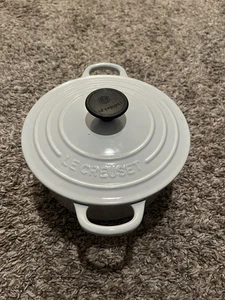 Forno Olandese Rotondo Firmato Le Creuset Doppio Manico Grigio 2 Quart - Foto 1 di 14