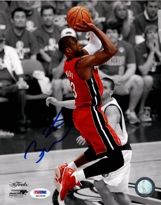 DWYANE WADE PSA/DNA SIGNED 8X10 PHOTOGRAPH MIAMI HEAT MINT AUTOGRAPH HOF . - Image 1 of 2
