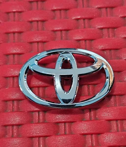 TOYOTA LOGO EMBLEM ORNAMENT STEERING WHEEL 9 BIG PINS NEW - Picture 1 of 4