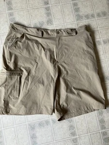 Under Armour Herren Gr. 42 hellbraune Shorts vorne flach Nylon 9,5" Innen 205381 - Bild 1 von 7