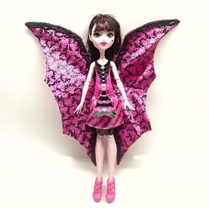 Monster High Ghoul-to-Bat Transformation Draculaura Doll Mattel - Pop Up Wings - Picture 1 of 9