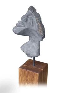 Escultura de cabeza de busto de piedra sobre columna de roble aceitado Altura 143 cm hecha en Zimbabue  - Imagen 1 de 3