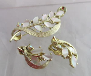 Vintage Goldtone&Iridescent MOP Figural Leaves Pin Brooch&Earrings Set - Picture 1 of 3