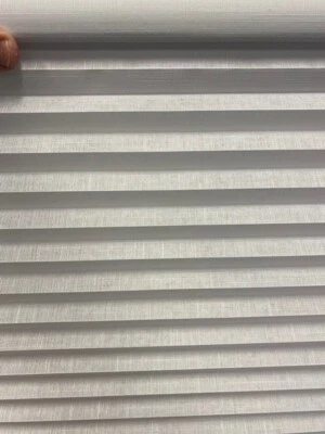 Pantalla inalámbrica Honeycomb de Comfortex Foto 1 de 2