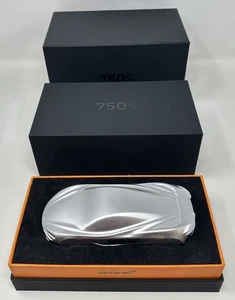 Mclaren 750S Skulptur massives gebürstetes Aluminium & Kohlefaser Briefbeschwerer VIP Box - Bild 1 von 23