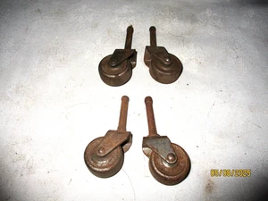 A Vintage Set of Four Steel Newick Furniture Leg or Base Roller Wheel Castors - Bild 1 von 4
