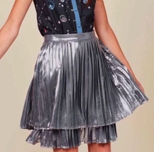 ModCloth Silver Metallic Pleated Tiered Skirt Size Large - Picture 1 of 6
