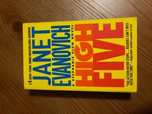 Stephanie Plum Novels: High Five 5 by Janet Evanovich (2000, Paperback) - Imagen 1 de 3
