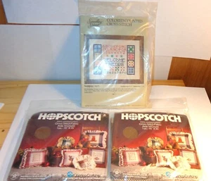 SOMETHING SPECIAL FRIENDS KIT PUNTO CROCE CONTATO CAMPIONATORE 50275 + 2 TESSUTI AIDA - Foto 1 di 6