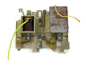 *Akai GXC-730D* Magnete mit Halterung Banddeck Teile/A632 - Bild 1 von 4