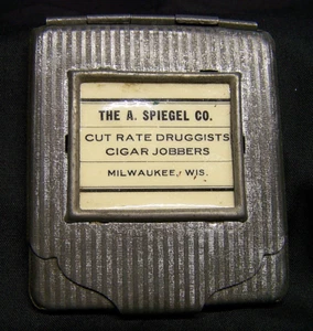 A. SPIEGEL CO~MILWAUKEE, WI~ADV. GEPRÄGTER ZINN STREICHHOLZ SAFE ~ DROGIST/TABAK JOBBER - Bild 1 von 5