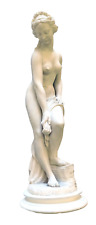 A Giannelli sculpture of Venus after bathing