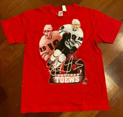 Camiseta de hóquei vermelha NHLPA Jonathan Toews estampa gráfica tamanho adulto médio  - Imagem 1 de 3