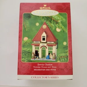 ESTACIÓN DE SERVICIO DE ADORNOS DE RECUERDO HALLMARK CASAS Y TIENDAS NOSTÁLGICAS - Imagen 1 de 5