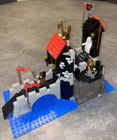 VINTAGE LEGO 6075 CASTLE: Wolfpack Tower  - 100% Complete - no box or manual