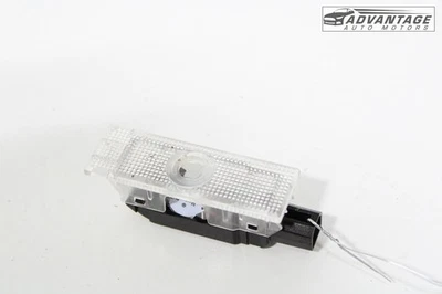 Dodge Charger 2012-2023 puerta delantera izquierda cortesía charco luz logo proyector Foto 1 de 4