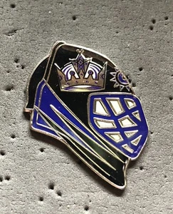 Los Angeles Kings Goalie Mask NHL Hockey Pin - Imagen 1 de 1