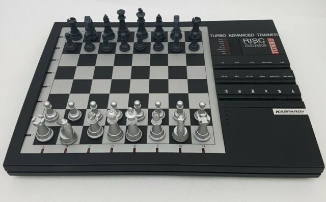 Computador Eletronico de Xadrez Garry Kasparov 2100 com 64 niveis Santa  Clara E Castelo Viegas • OLX Portugal