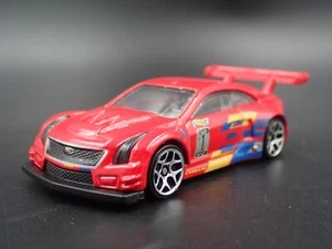 2016 16 CADILLAC Cajita Ats-V R Carreras Rojo 1:64 Escala Maqueta de Metal Car - Imagen 1 de 6