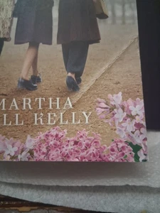 Lilac Girls : A Novel by Martha Hall Kelly (2022, Us-Tall Rack Paperback) - Bild 1 von 2