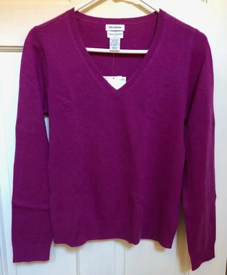 ¡NUEVO! Suéter de cachemir con cuello en V. Jaclyn Smith. Magenta. Pequeño Foto 1 de 4