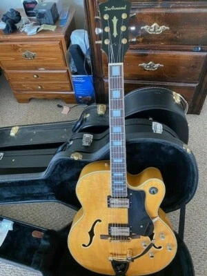DeArmon x-155 Blonde with Upgrades and Hardshell case - Image 1 of 2