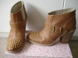 Carvela Kurt Geiger Studded Ankle Boots Chelsea Boots Wide UK 5 EU 38 - Picture 1 of 10